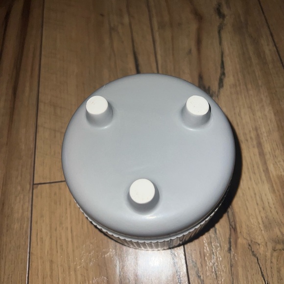 Gray flower pot - Picture 4 of 4